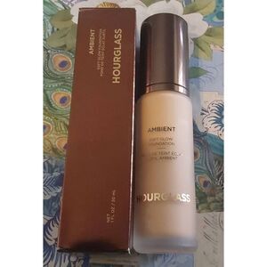 BNIB~HOURGLASS Ambient Soft Glow Foundation in Light Warm 5.5~$58 Retail Value